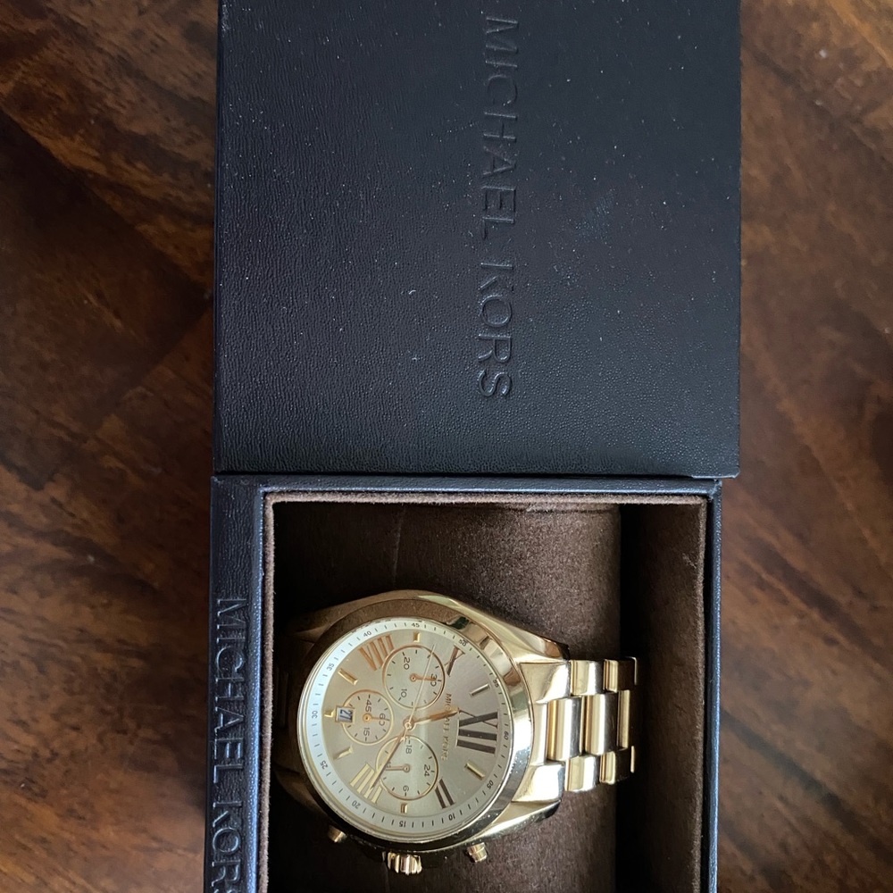 Michael Kors oversized Gold Tone Women’s watch - Picture 4 of 5